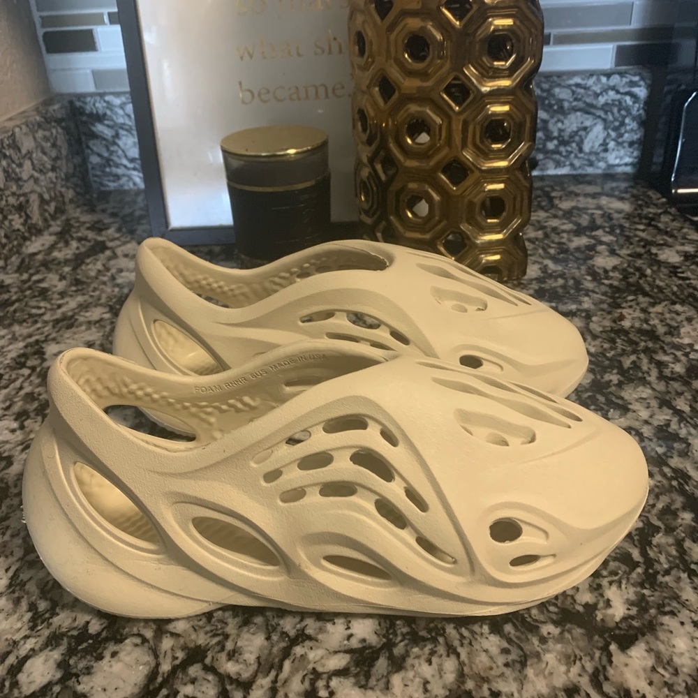 YEEZY FOAM RUNNERS